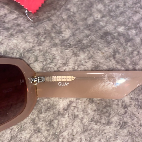 QUAY Hyped Up Sunglasses in Blush (Like New, Barely Used) - Picture 4 of 7